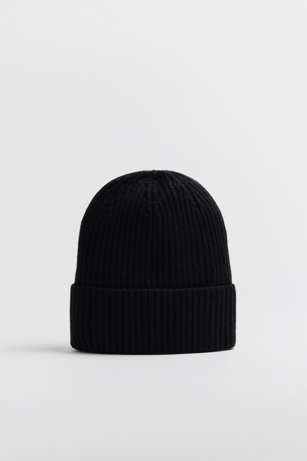 Шапка-бини вязаная в рубчик - цвет черный - 1