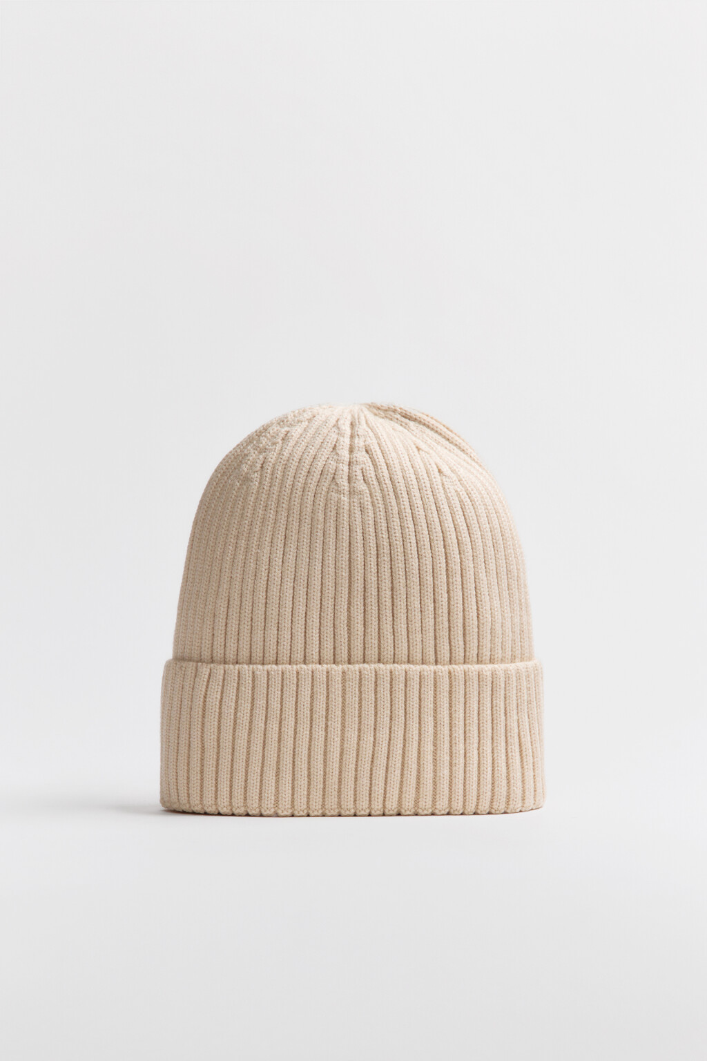 Шапка-бини вязаная в рубчик - цвет молочный - 2
