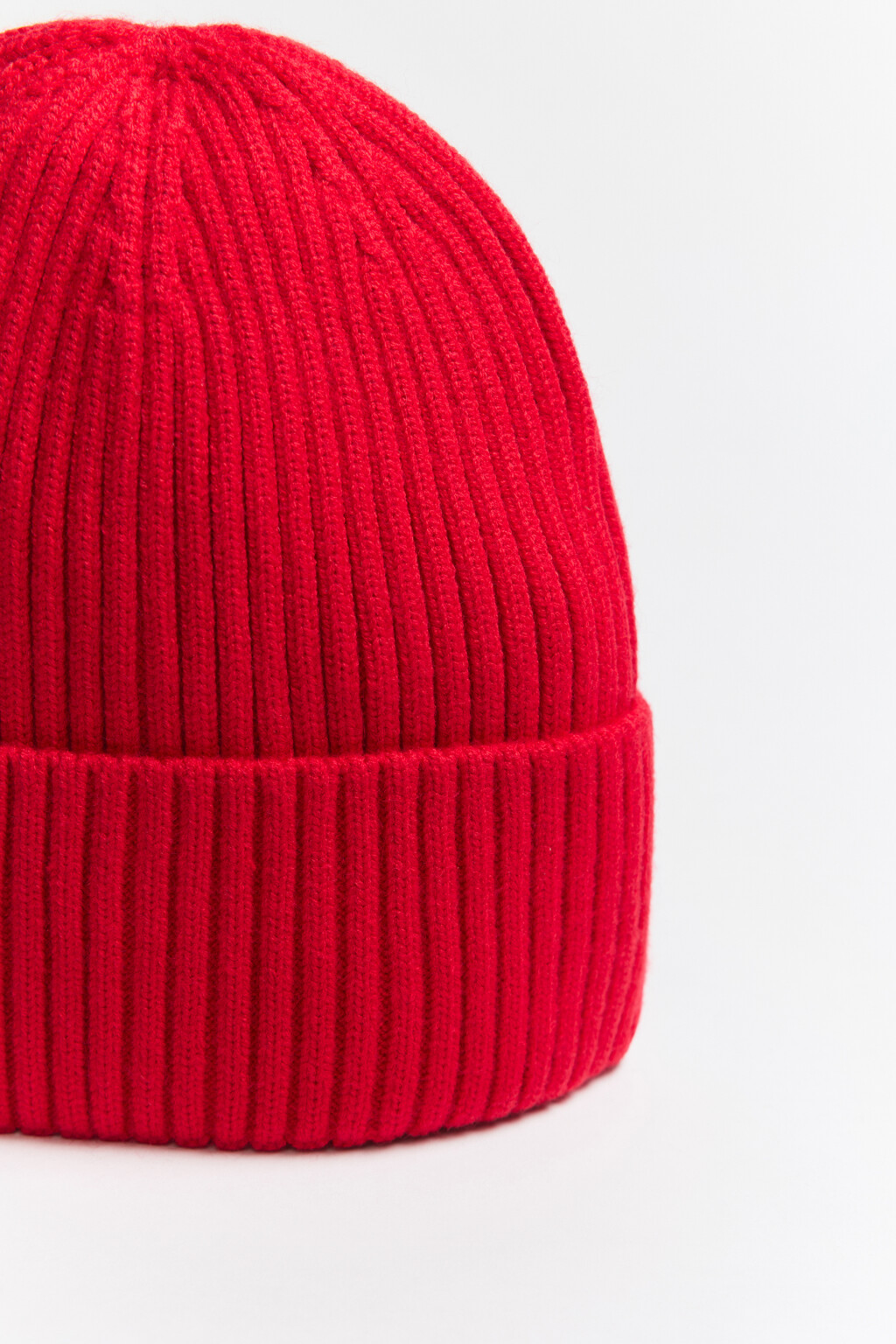 Шапка-бини вязаная в рубчик - цвет красный - 2