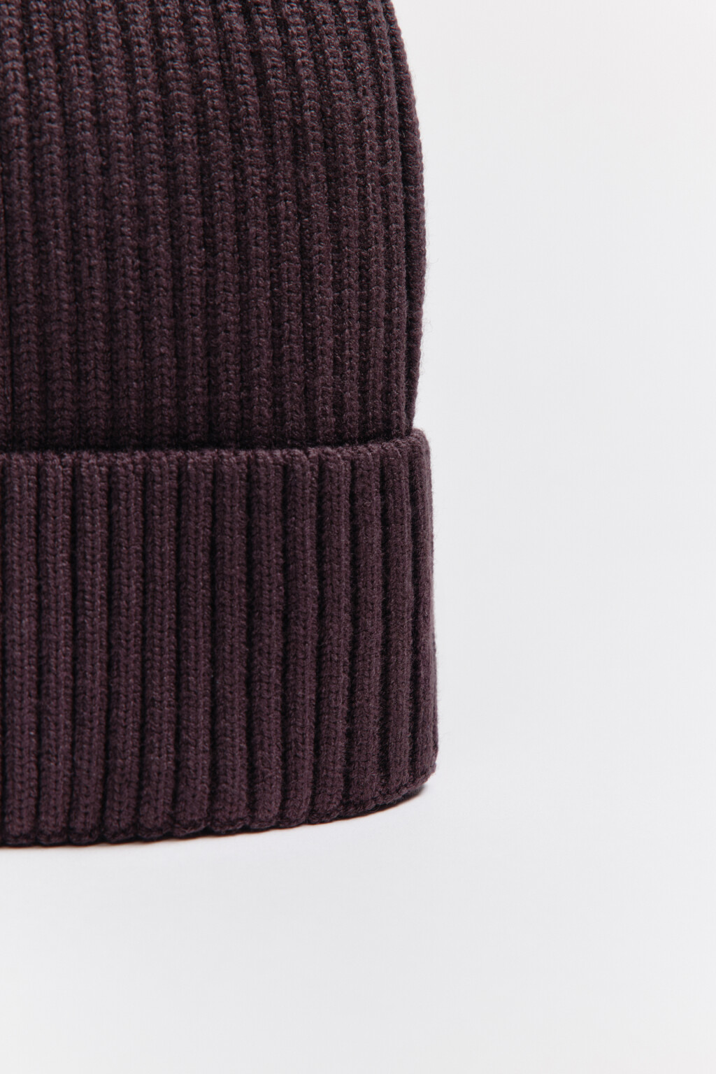 Шапка-бини вязаная в рубчик - цвет коричневый - 2