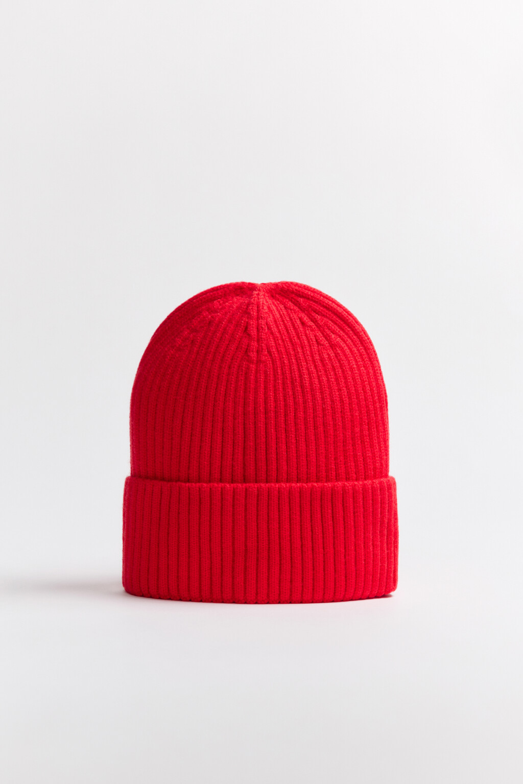 Шапка-бини вязаная в рубчик - цвет красный - 1
