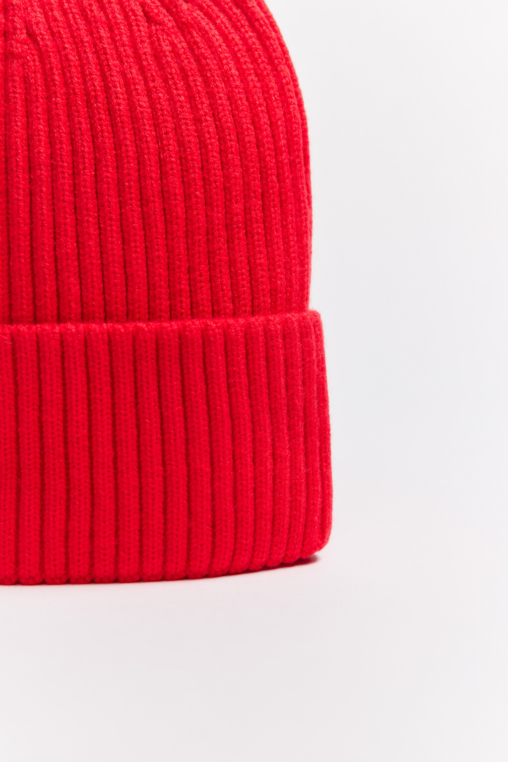 Шапка-бини вязаная в рубчик - цвет красный - 2