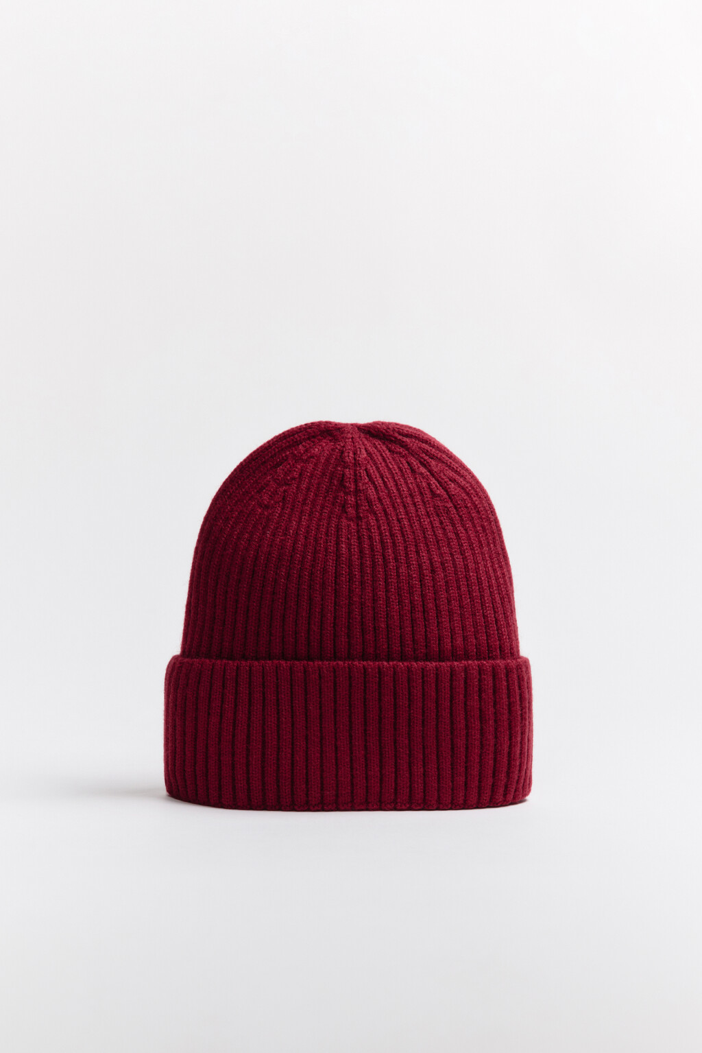 Шапка-бини вязаная в рубчик - цвет бордовый - 3