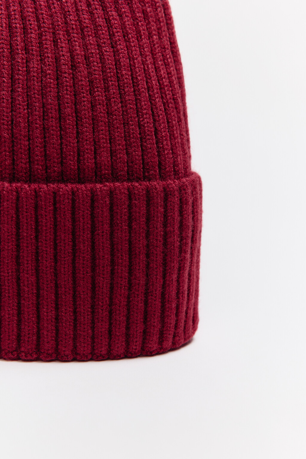 Шапка-бини вязаная в рубчик - цвет бордовый - 4
