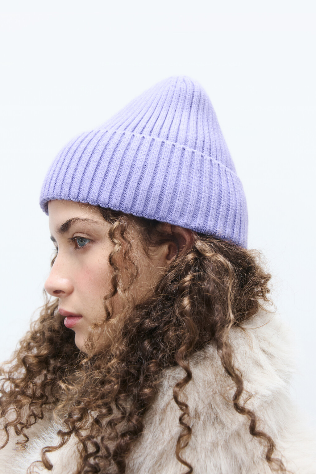 Шапка-бини трикотажная в рубчик - цвет сиреневый - 3