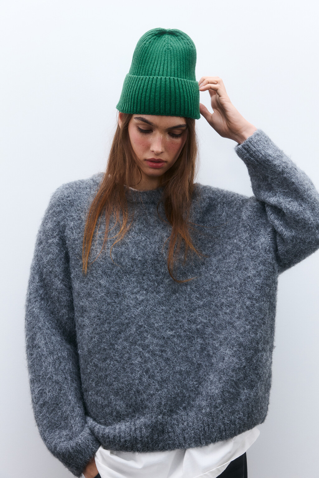 Шапка-бини трикотажная в рубчик - цвет зеленый - 2