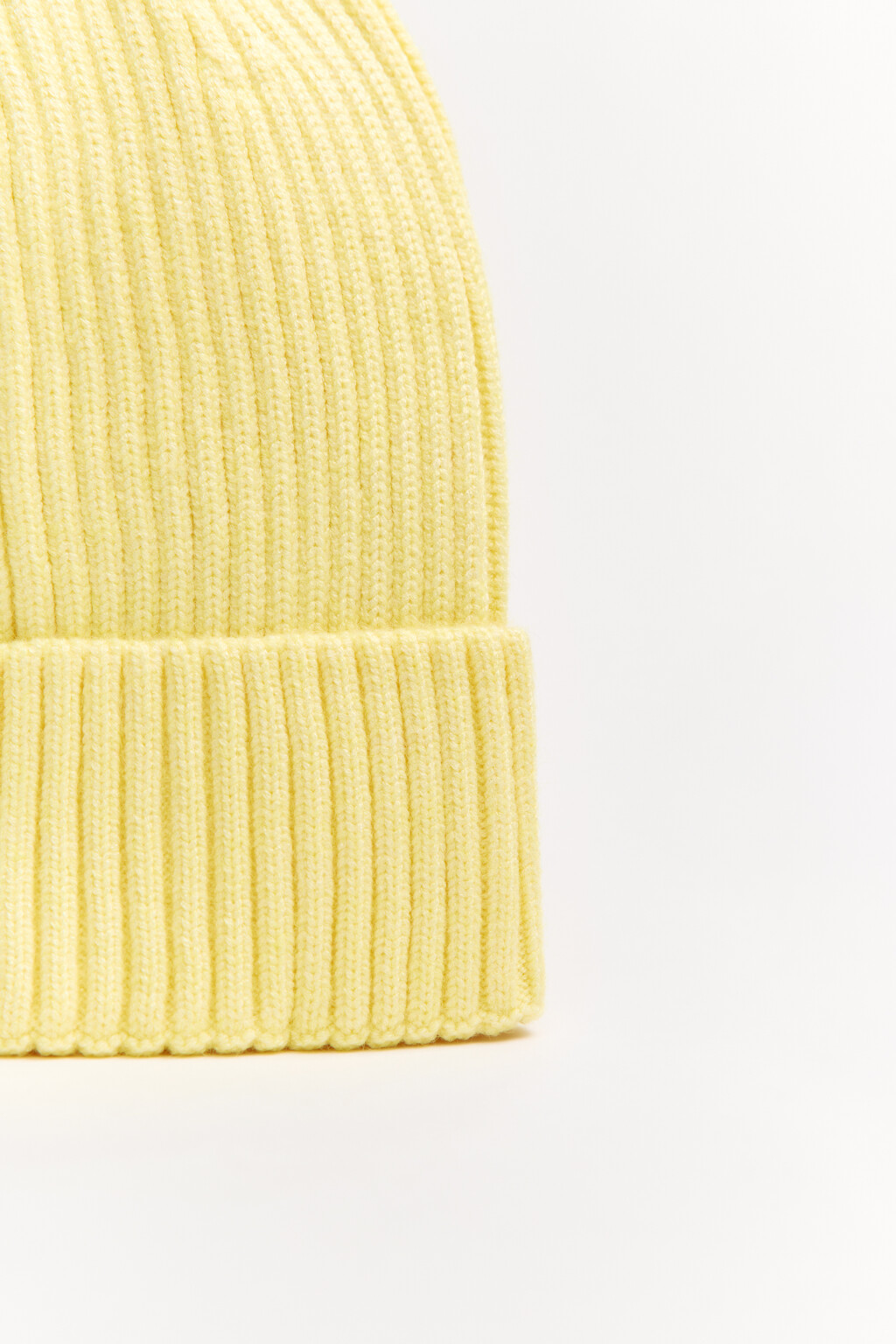 Шапка-бини вязаная в рубчик - цвет желтый - 2