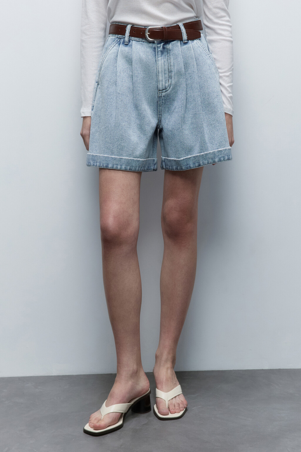Шорты джинсовые с высокой посадкой и ремнем - цвет голубой - 2