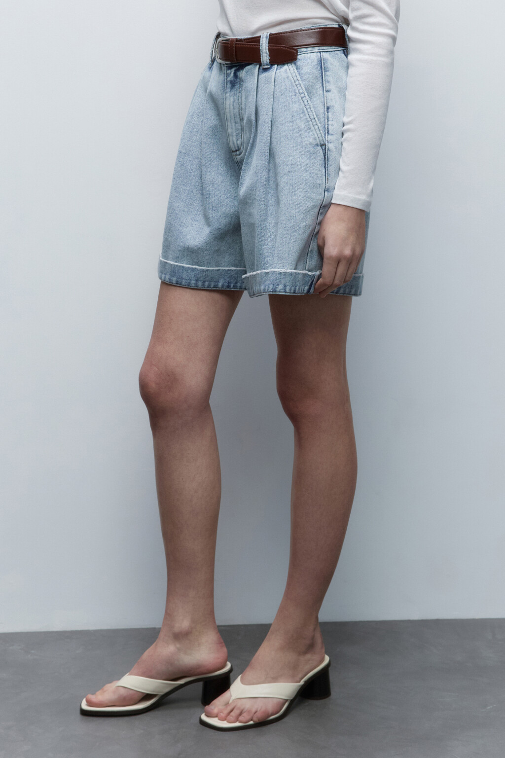 Шорты джинсовые с высокой посадкой и ремнем - цвет голубой - 3