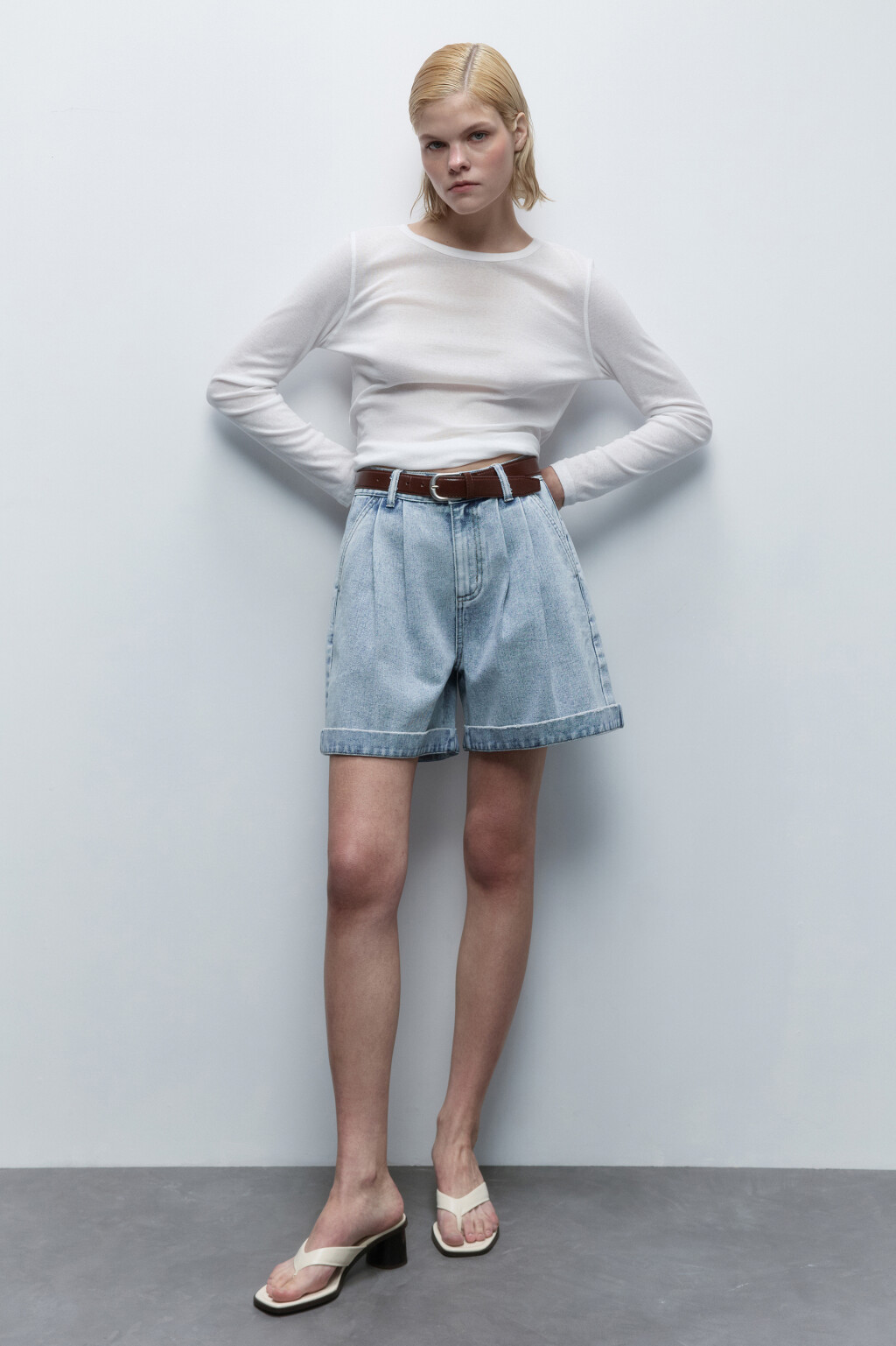 Шорты джинсовые с высокой посадкой и ремнем - цвет голубой - 5