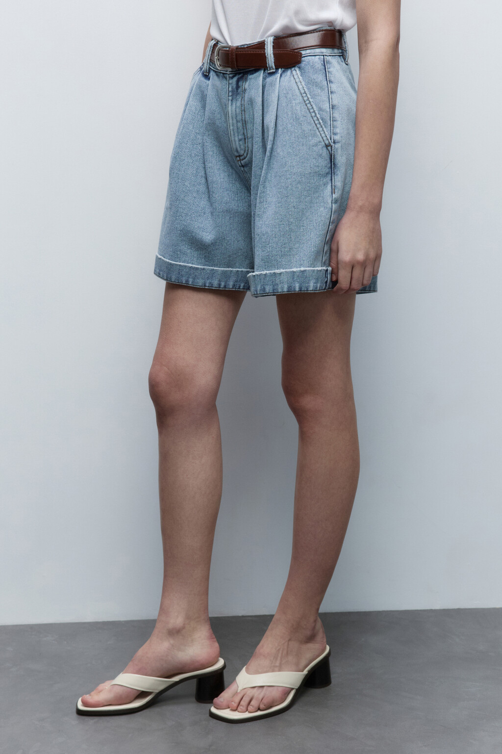 Шорты джинсовые с высокой посадкой и ремнем - цвет голубой - 3