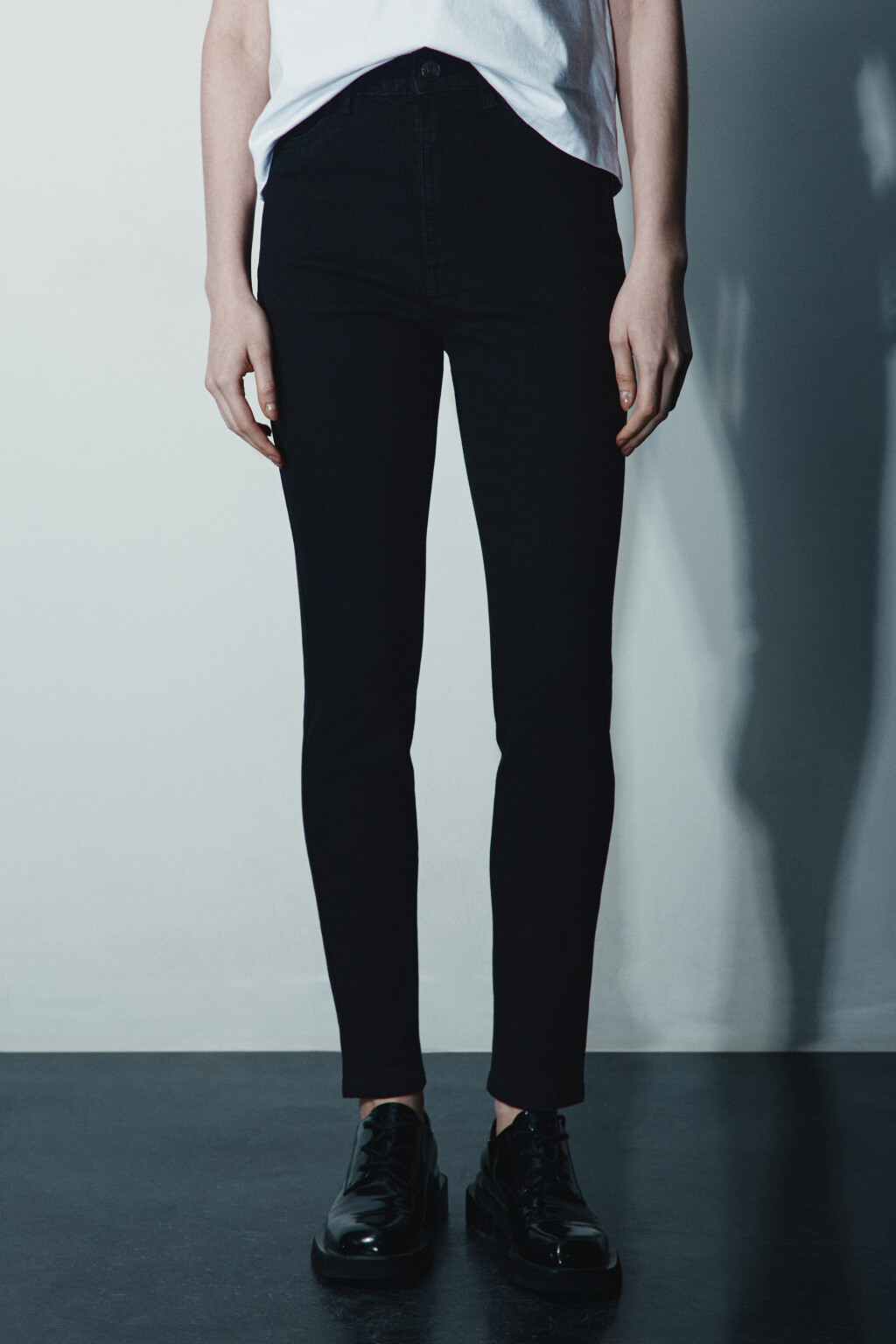 Джинсы облегающие с высокой посадкой - цвет черный - 2