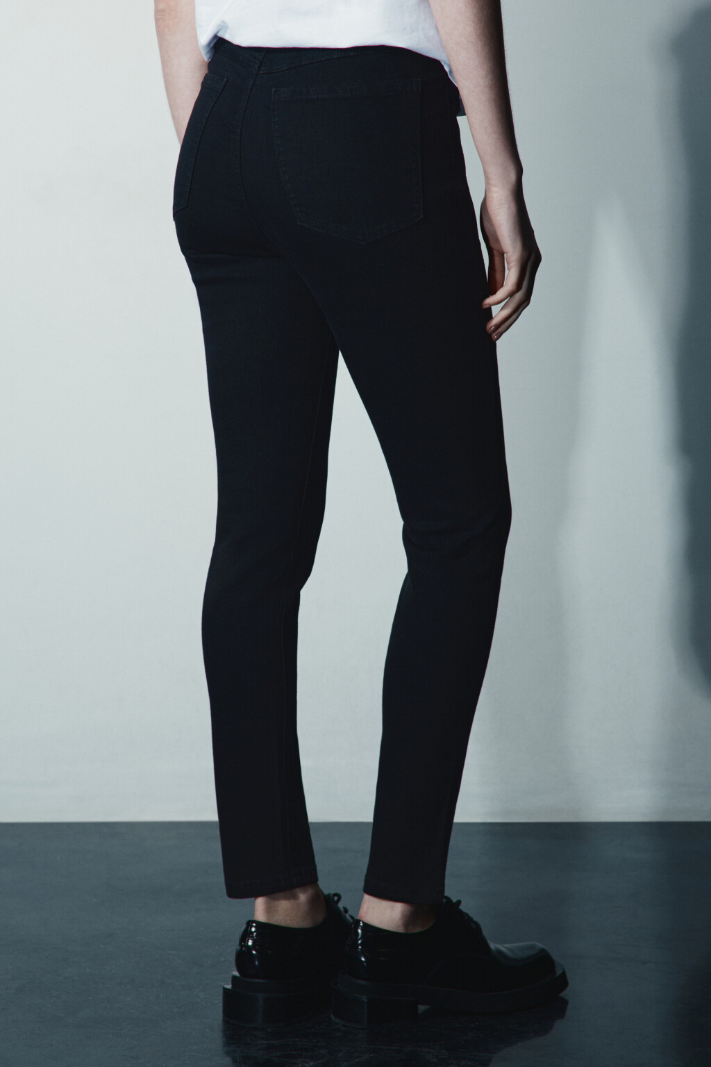 Джинсы облегающие с высокой посадкой - цвет черный - 3