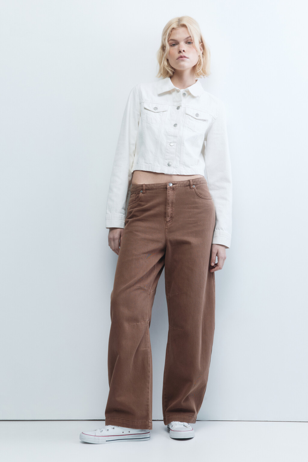 Куртка джинсовая прямая с нагрудными карманами - цвет белый - 5