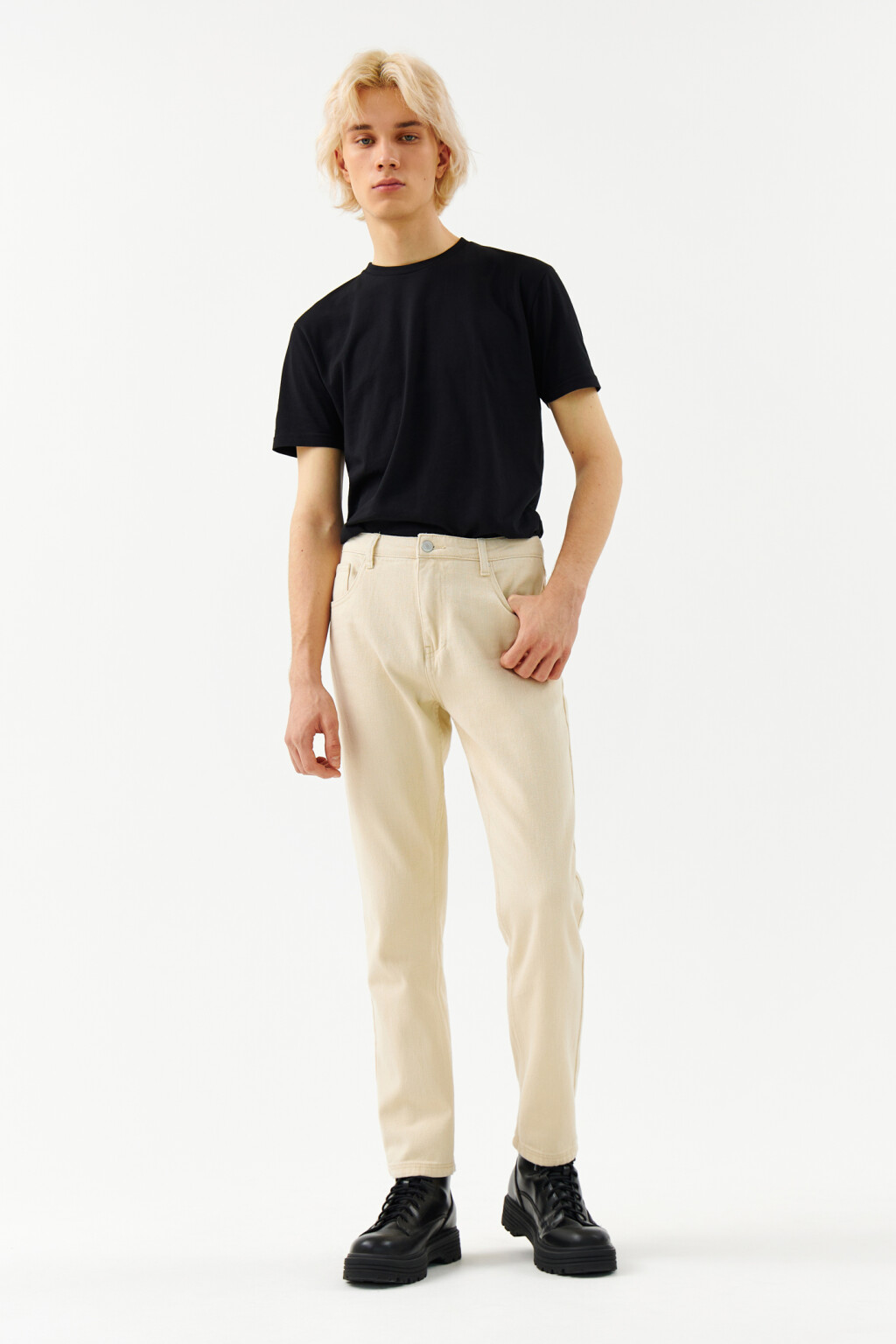 Джинсы зауженные со средней посадкой - цвет белый - 4