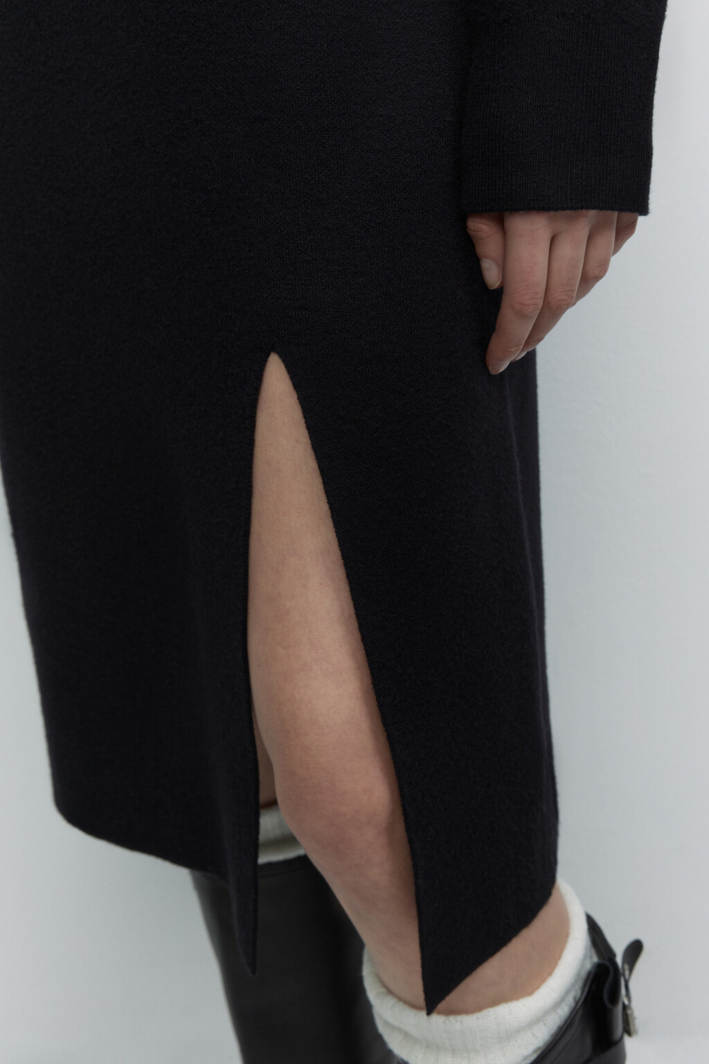 Платье-свитер SlitDress миди вязаное с разрезом - цвет черный - 6