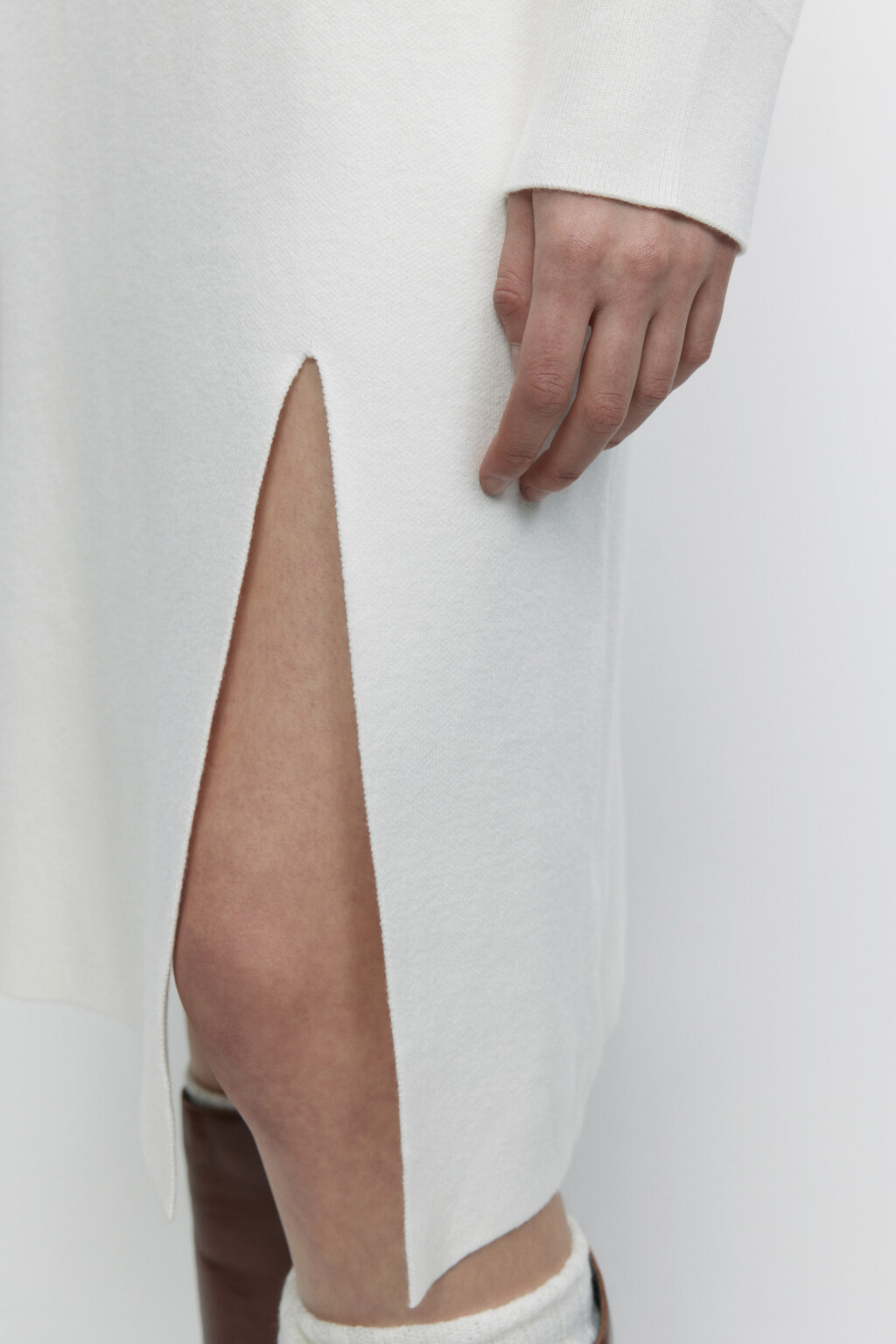 Платье-свитер SlitDress миди вязаное с разрезом - цвет бежевый - 7