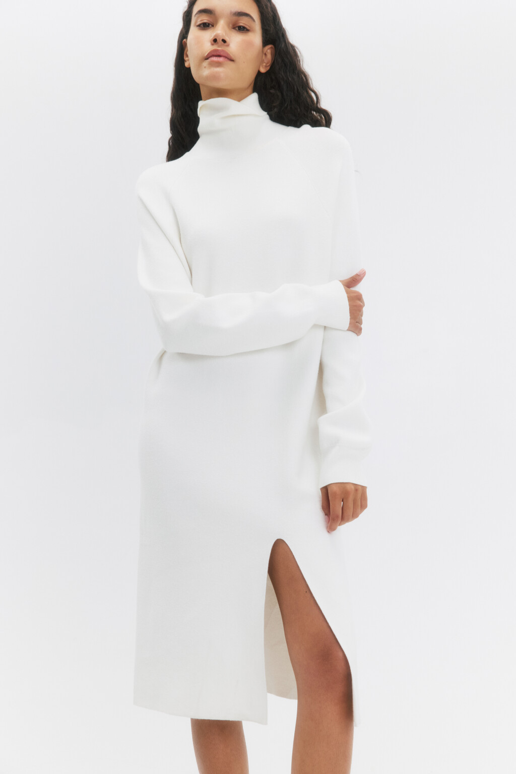 Платье-свитер миди жаккардовое с разрезом - цвет молочный - 1