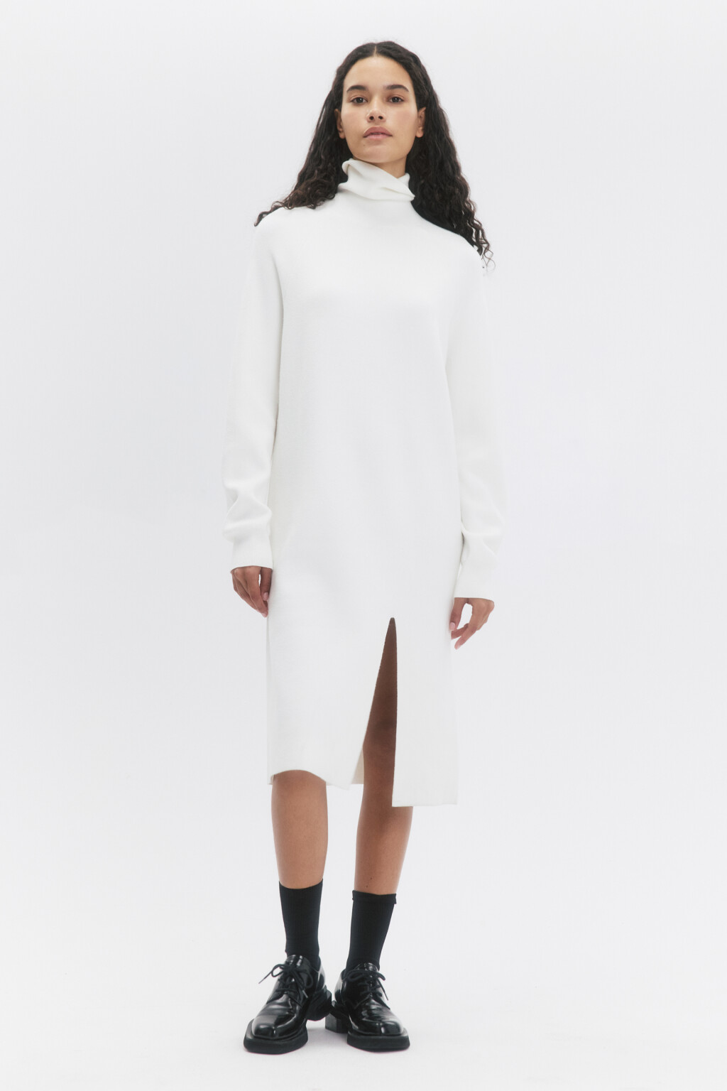 Платье-свитер миди жаккардовое с разрезом - цвет молочный - 2