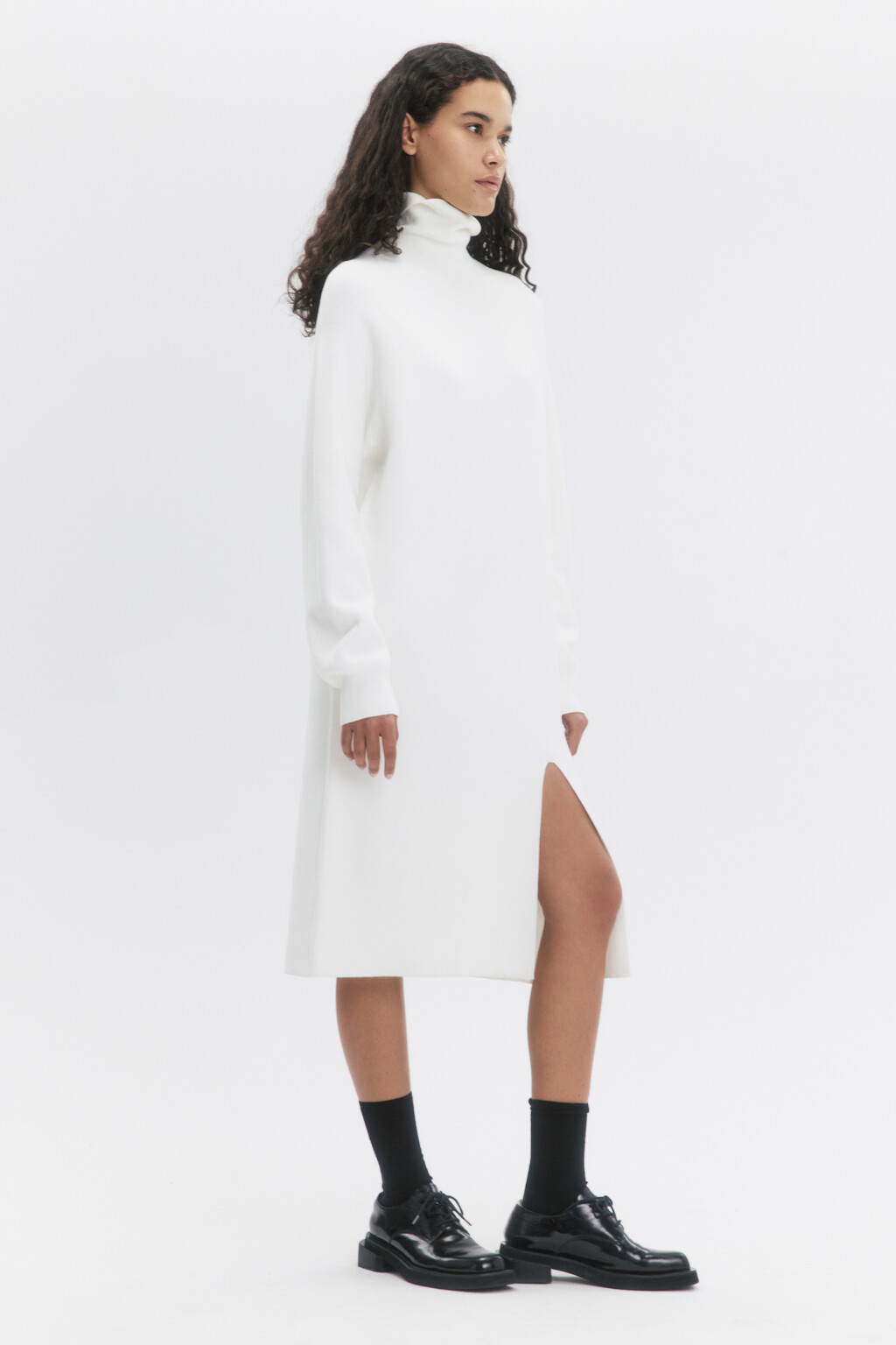 Платье-свитер миди жаккардовое с разрезом - цвет молочный - 3