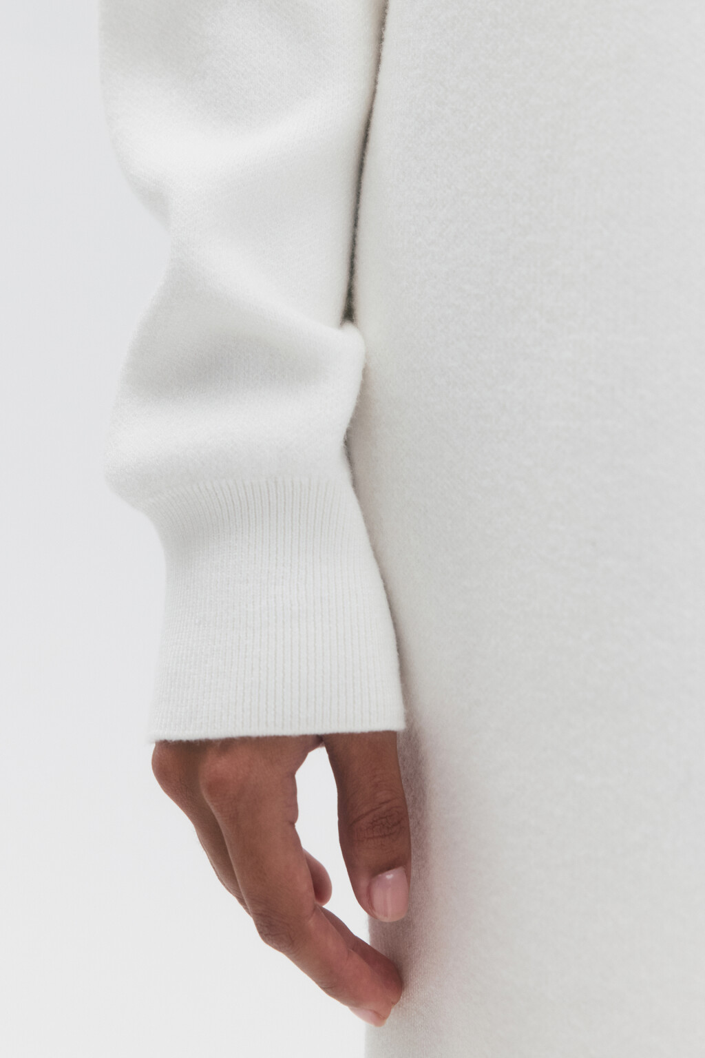 Платье-свитер миди жаккардовое с разрезом - цвет молочный - 7