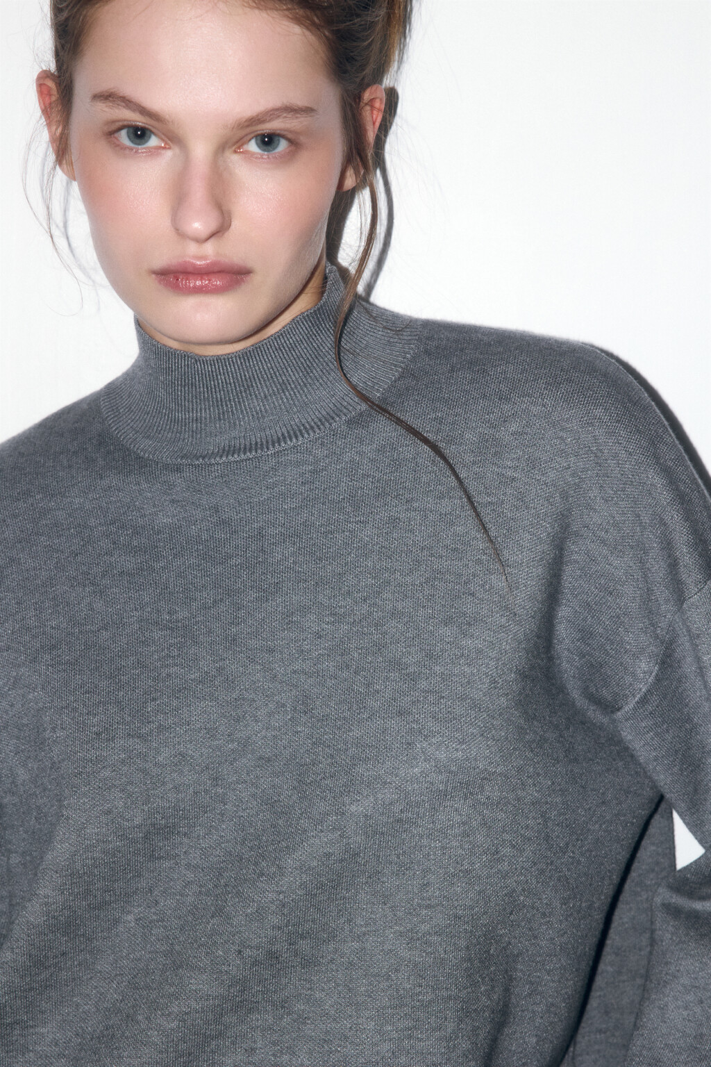 Свитер вязаный вискозный с воротником-стойкой - цвет серый - 6