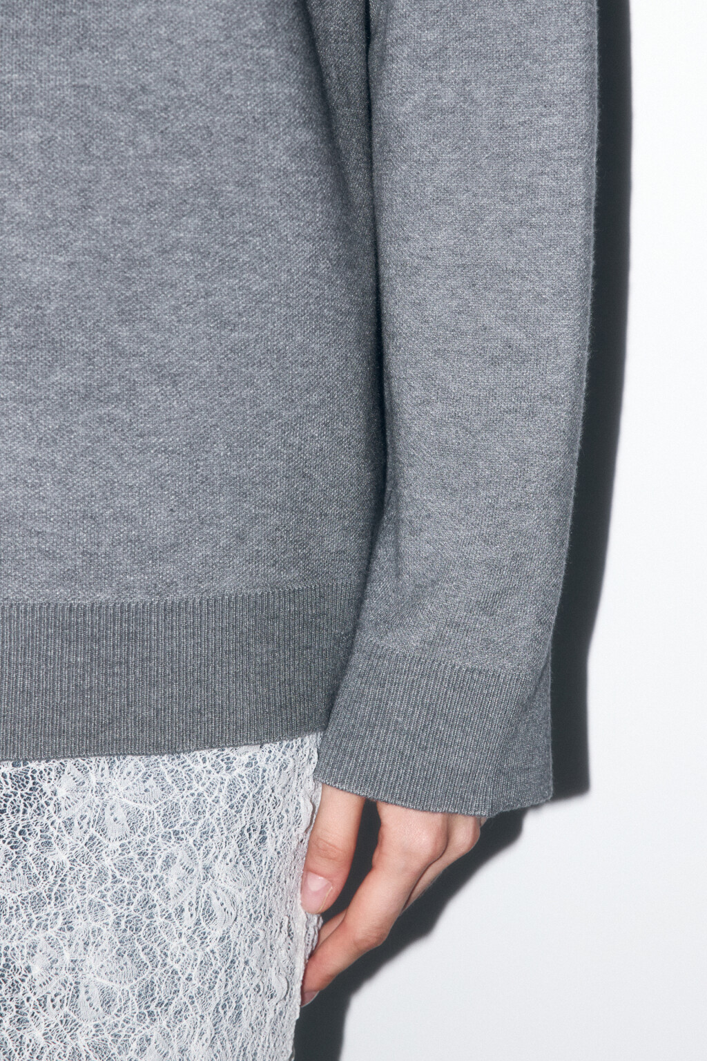 Свитер вязаный вискозный с воротником-стойкой - цвет серый - 7