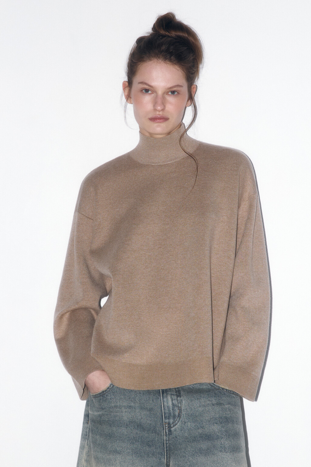 Свитер вязаный вискозный с воротником-стойкой - цвет бежевый - 1