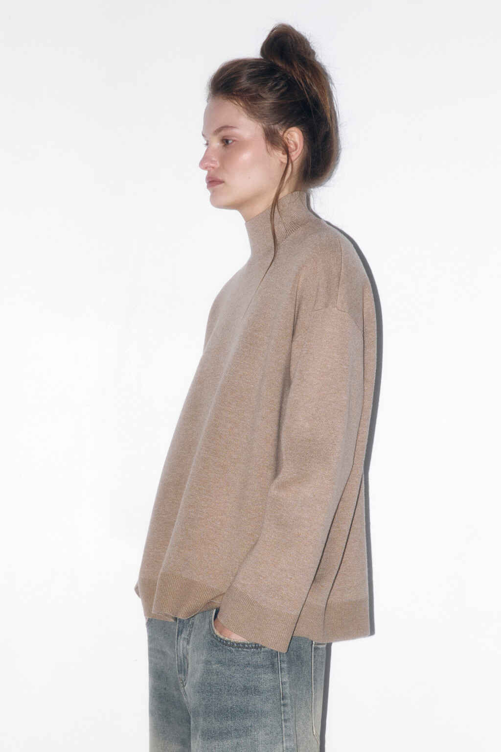 Свитер вязаный вискозный с воротником-стойкой - цвет бежевый - 4