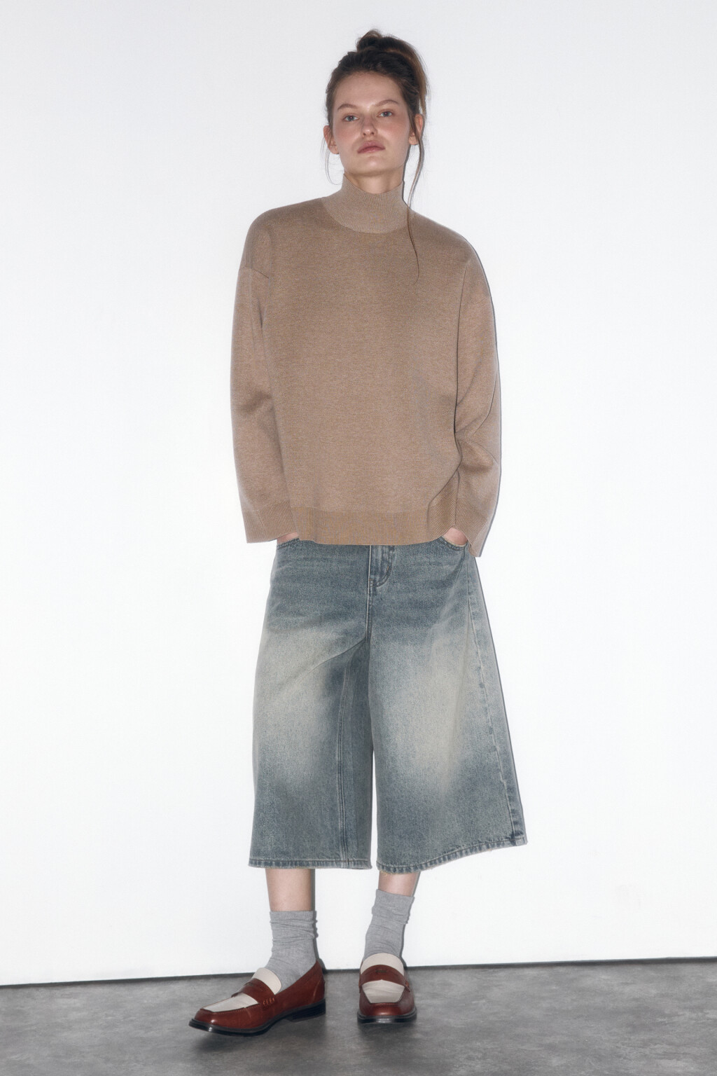 Свитер вязаный вискозный с воротником-стойкой - цвет бежевый - 6