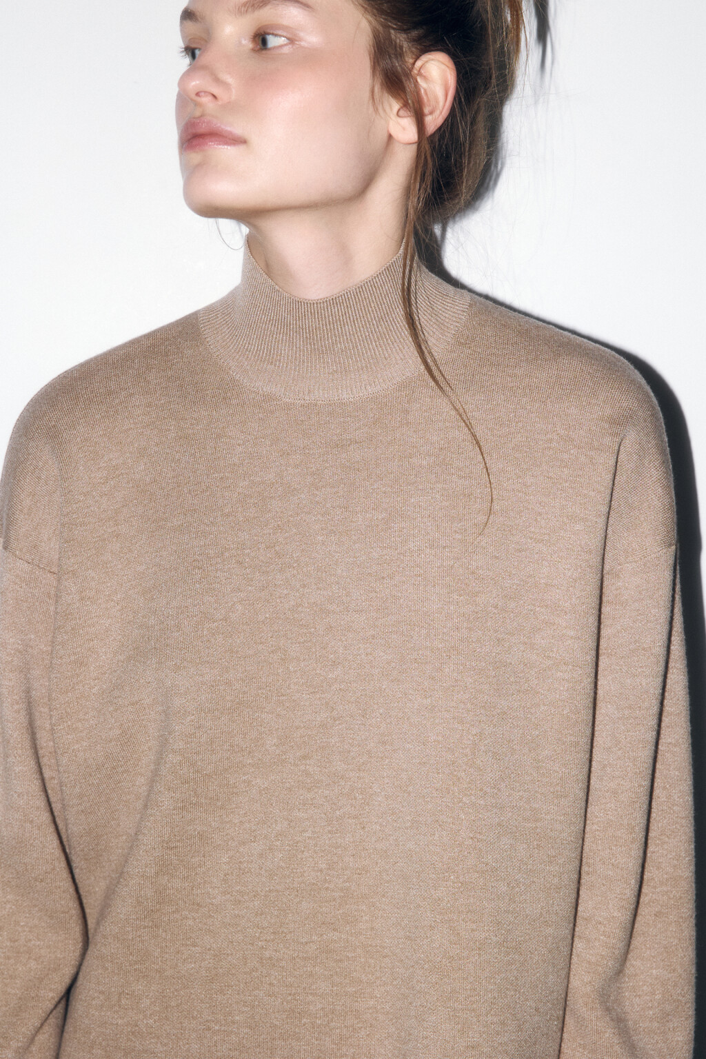 Свитер вязаный вискозный с воротником-стойкой - цвет бежевый - 7