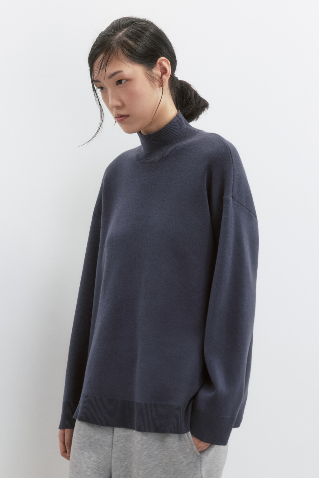 Свитер вязаный вискозный с воротником-стойкой - цвет серый - 4