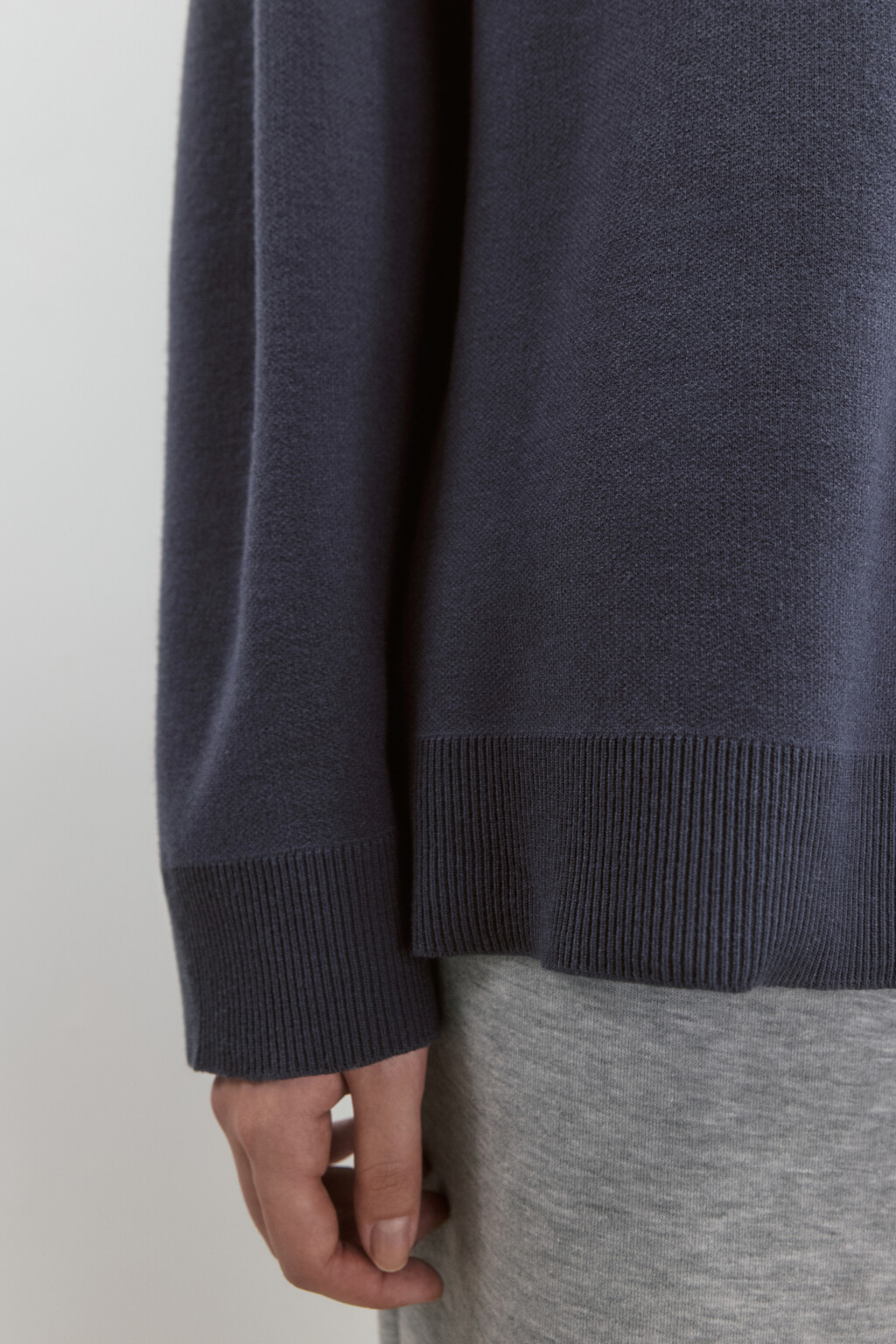 Свитер вязаный вискозный с воротником-стойкой - цвет серый - 8
