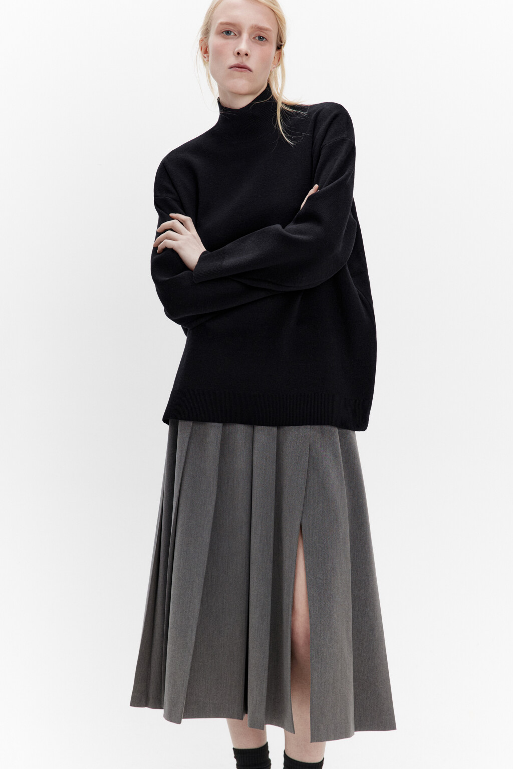 Свитер вискозный с воротником-стойкой - цвет черный - 1