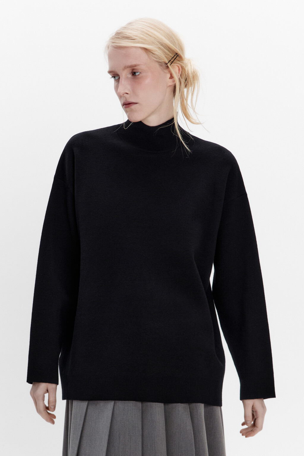 Свитер вискозный с воротником-стойкой - цвет черный - 2