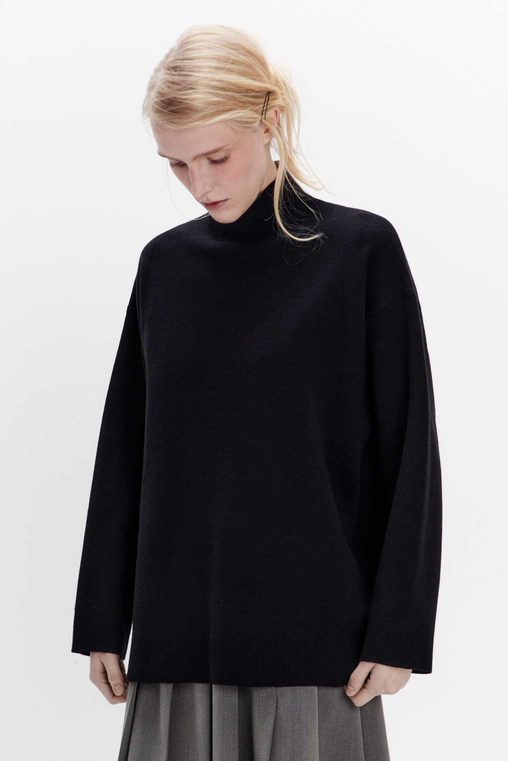 Свитер вискозный с воротником-стойкой - цвет черный - 3