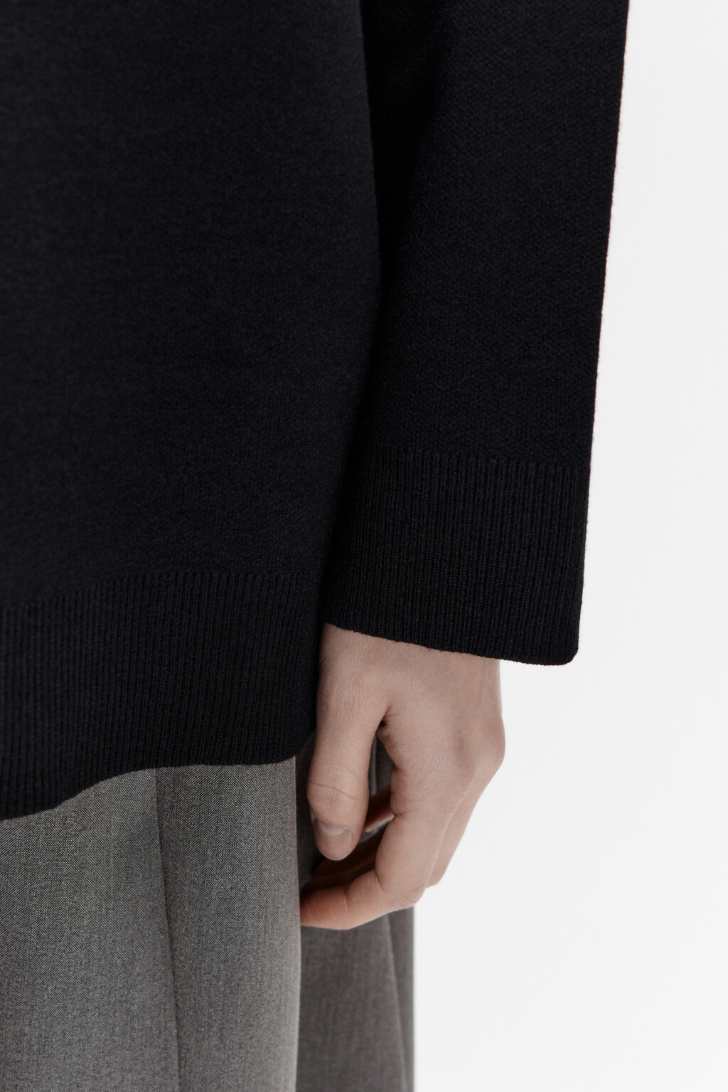 Свитер вискозный с воротником-стойкой - цвет черный - 6