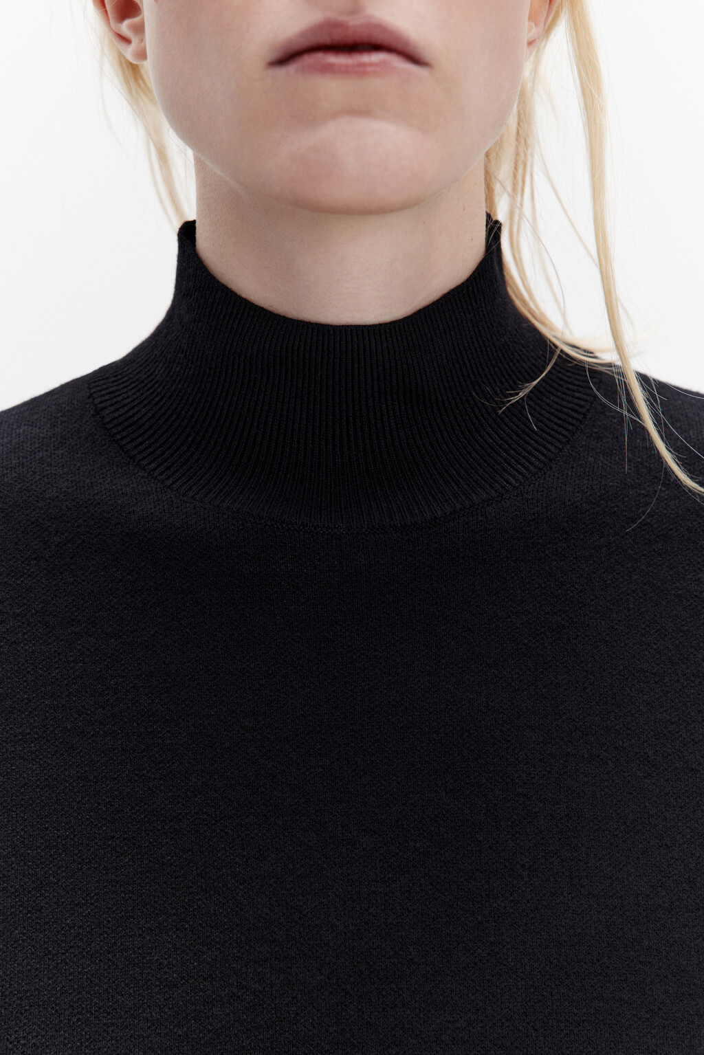 Свитер вискозный с воротником-стойкой - цвет черный - 7