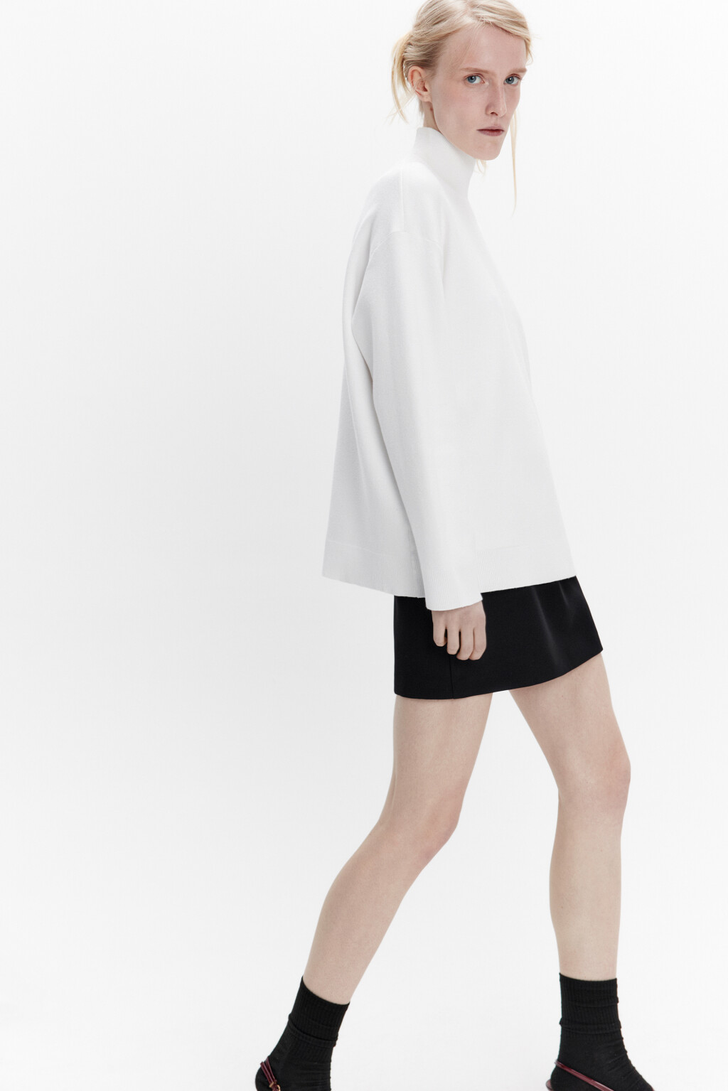 Свитер вискозный с воротником-стойкой - цвет молочный - 2