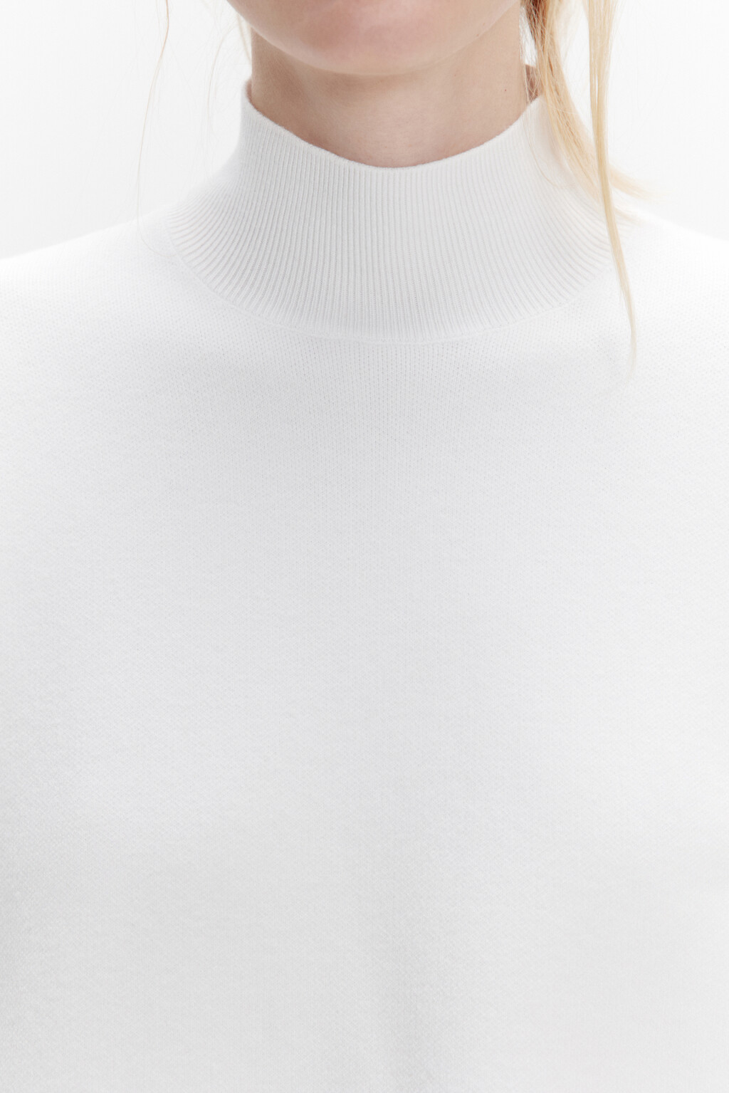 Свитер вискозный с воротником-стойкой - цвет молочный - 7
