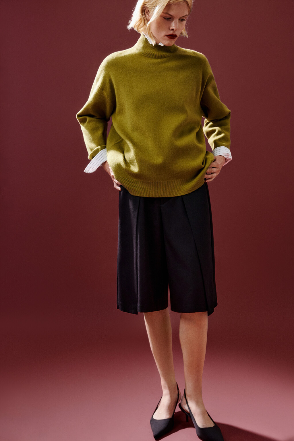 Свитер вискозный с воротником-стойкой - цвет зеленый - 2