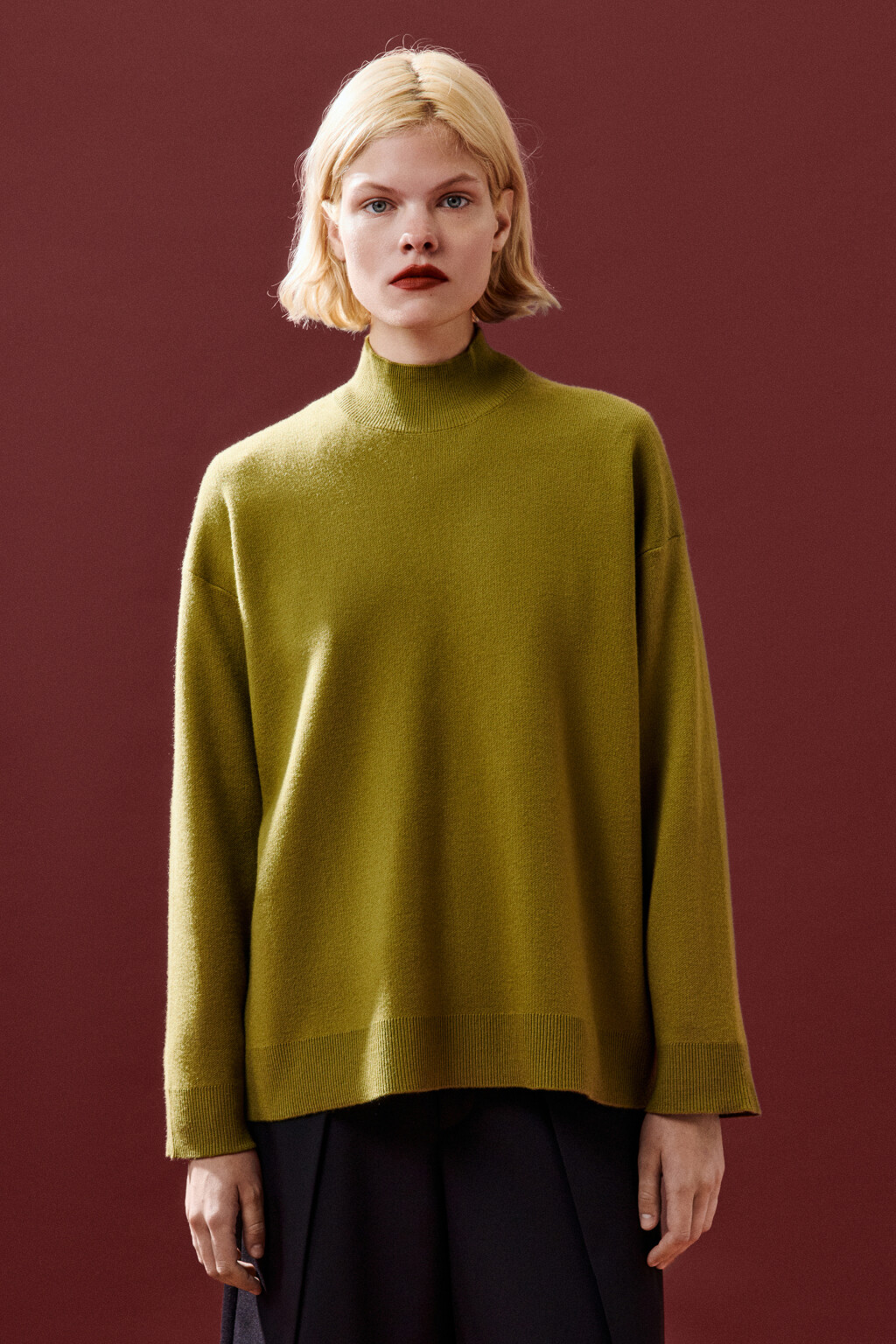 Свитер вискозный с воротником-стойкой - цвет зеленый - 3