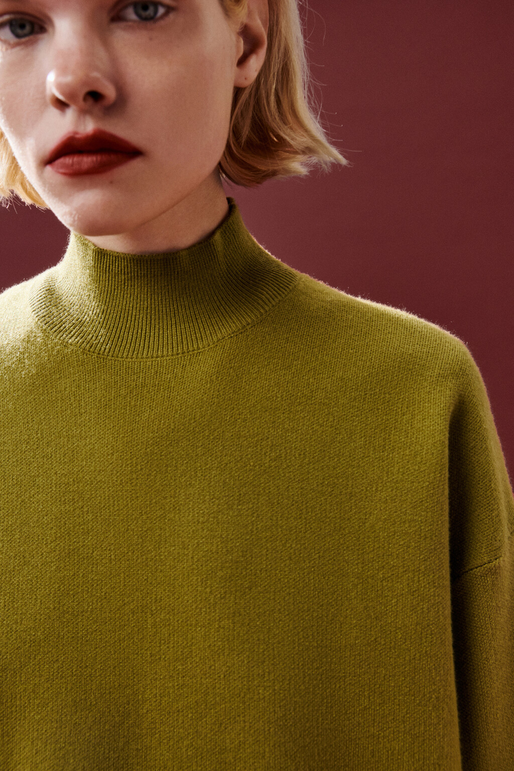 Свитер вискозный с воротником-стойкой - цвет зеленый - 7