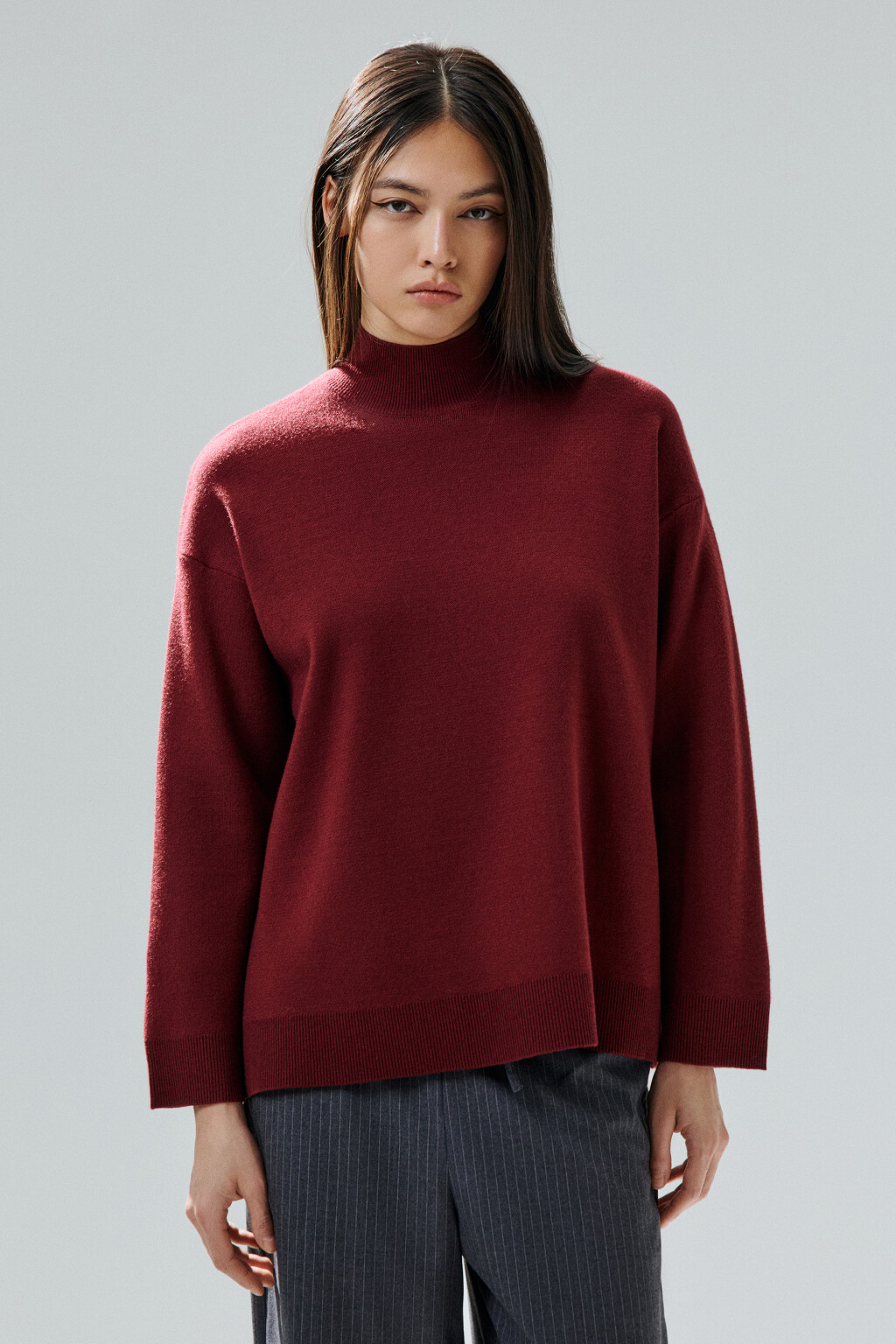 Свитер вискозный с воротником-стойкой - цвет бордовый - 2