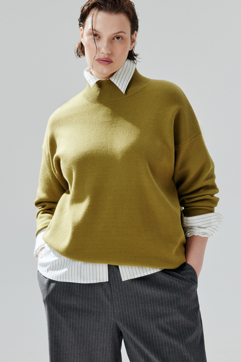 Свитер вискозный с воротником-стойкой - цвет зеленый - 1