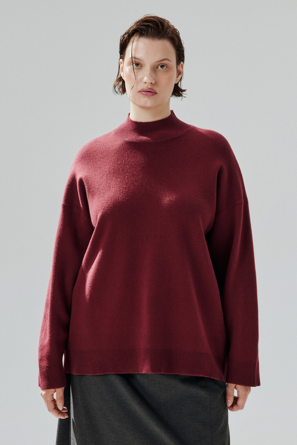 Свитер вискозный с воротником-стойкой - цвет бордовый - 2