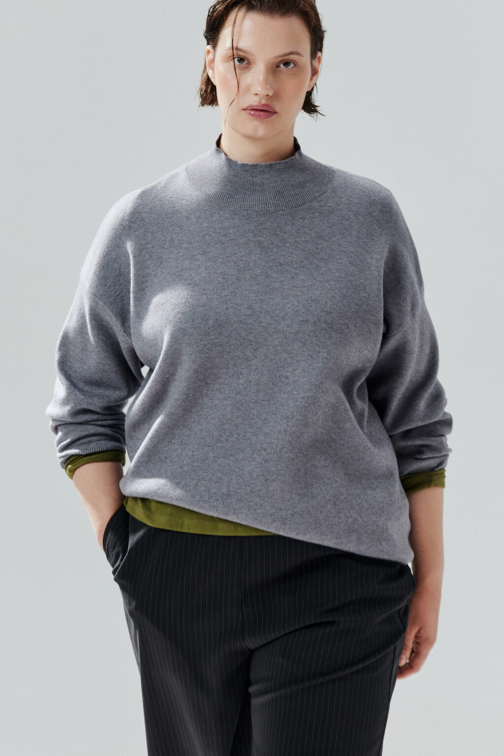 Свитер вискозный с воротником-стойкой - цвет серый - 2