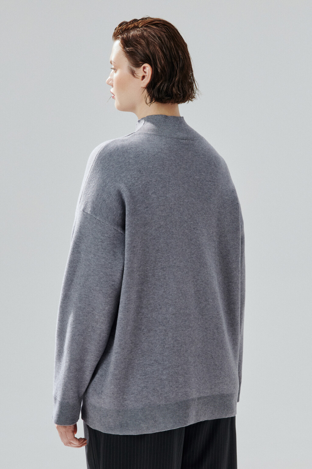 Свитер вискозный с воротником-стойкой - цвет серый - 4