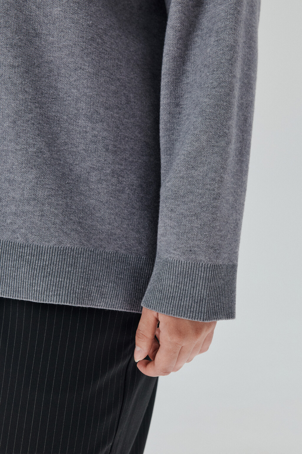Свитер вискозный с воротником-стойкой - цвет серый - 7
