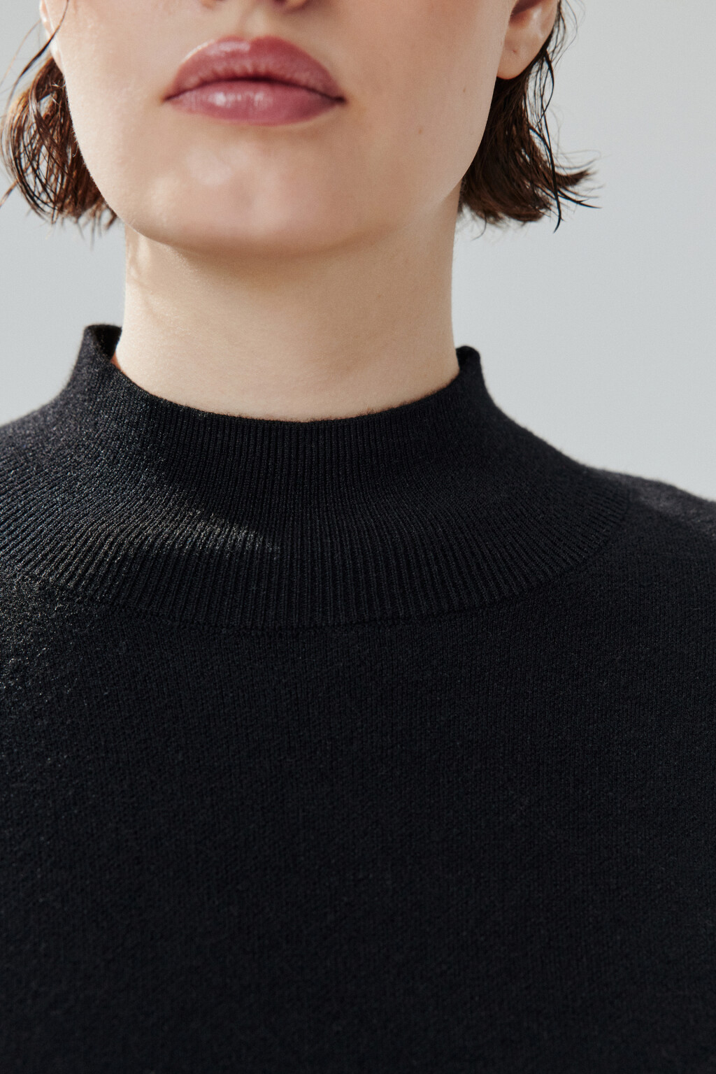 Свитер вискозный с воротником-стойкой - цвет черный - 5